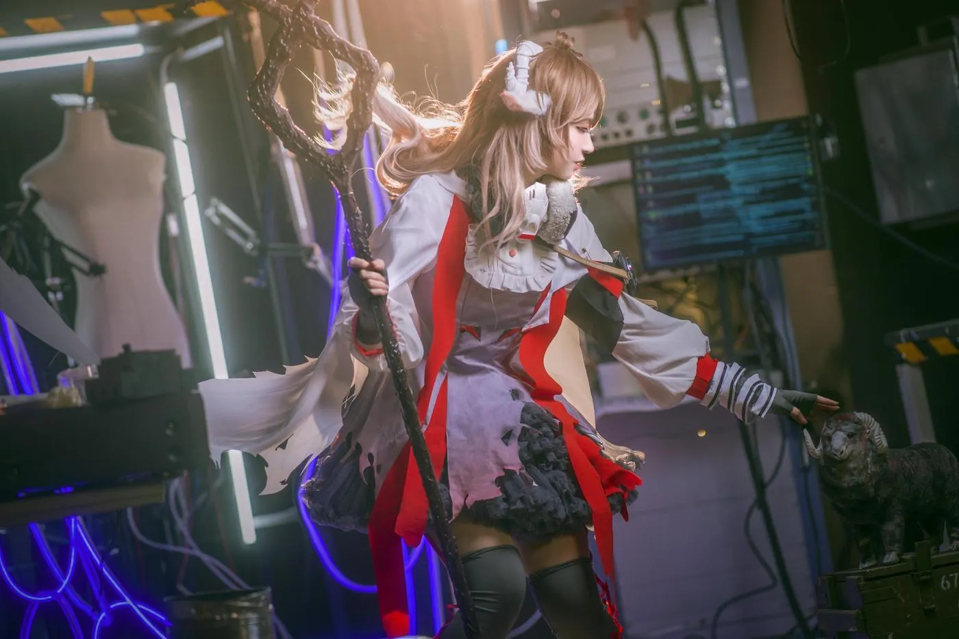 渊秧 – NO.17 明日方舟-艾雅法拉cos [10P]插图5